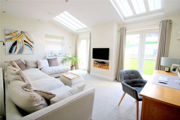 Willoughby Close, - Photo 1