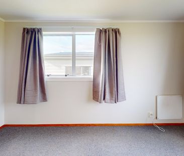 Longburn - 4 Bedrooms - Photo 3