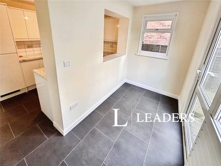 2 bedroom semi-detached house to rent - Photo 3