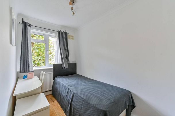 3 bedroom flat to rent - Photo 1