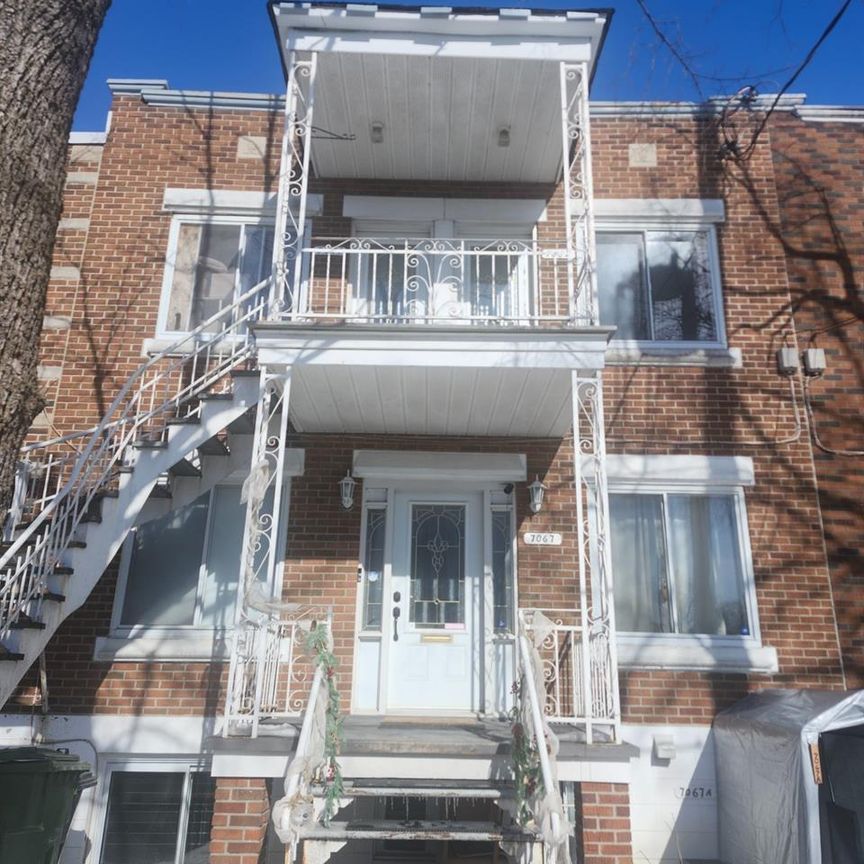 Appartement Montréal (Villeray/Saint-Michel/Parc-Extension) À Louer - Photo 1