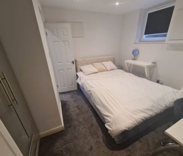 5 Bed - 96 Royal Park Road, Hyde Park, Leeds - LS6 1JJ - Student - Photo 3