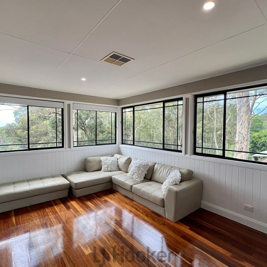 SPACIOUS MODERN 3-BEDROOM HOME - TINGIRA HEIGHTS, NSW - Photo 1