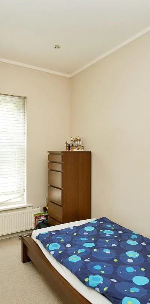 2 bedroom flat in Marchmont Road - Photo 1