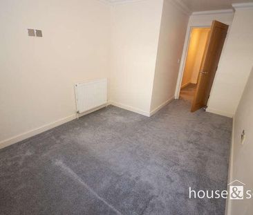 Queens Park Avenue, BH8 - Photo 3