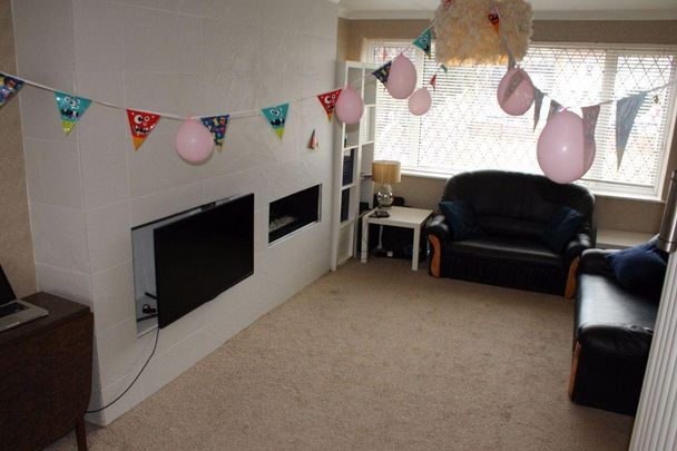 3 bedroom semi-detached house to rent - Photo 1