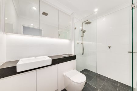 Newly Renovated & Spacious 2 Bedroom in North Sydney - Photo 4