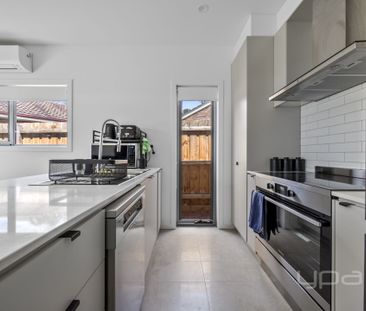 3 BEDROOM FAMILY HOME - Photo 3