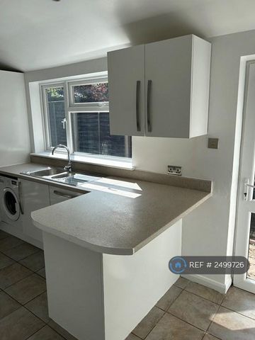 3 bedroom terraced house to rent - Photo 4