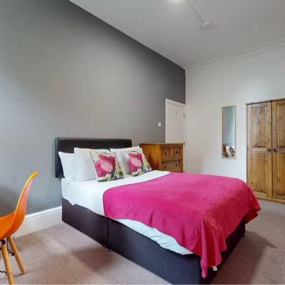 4 bedroom flat to rent - Photo 1