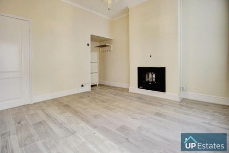 2 bedroom end of terrace house to rent - Photo 2