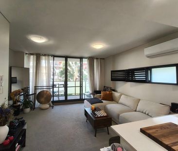 MODERN APARTMENT IN LIVERPOOL CBD - Photo 1