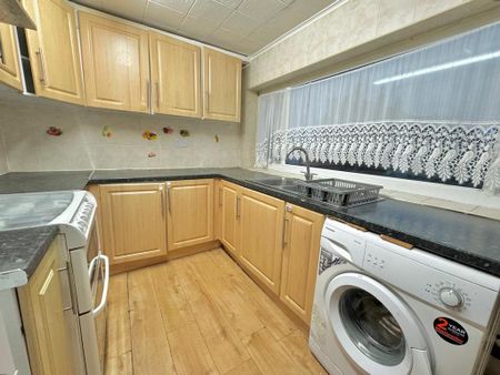 3 bedroom terraced house to rent - Photo 5