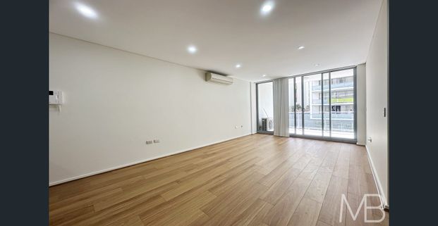MODERN APARTMENT WITH ULTRA-CONVENIENCE - Photo 1