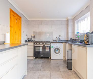 3 bed House To Let - Photo 5