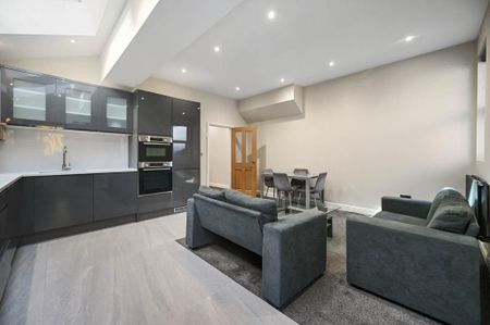 2 bedroom flat to rent - Photo 2