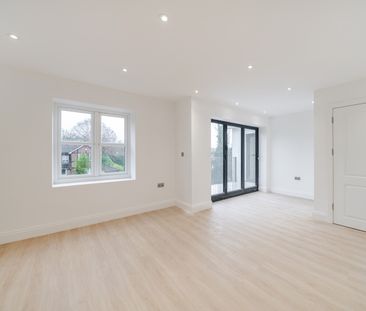 2 Bed Flat, West Hill, CR2 - Photo 2