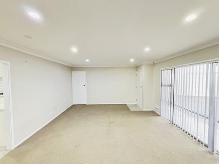 MANUKAU CITY CENTER, 3 BEDROOMS - Photo 3