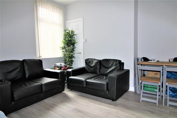 4 bedroom private hall to rent - Photo 1