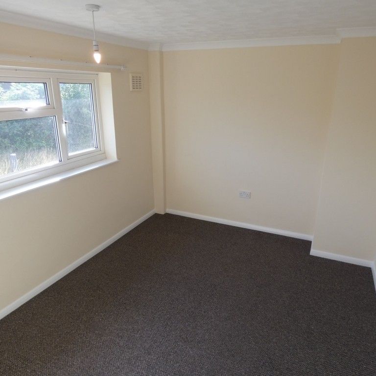 2 bed Semi-Detached - To Let - Photo 1
