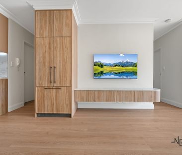 Newly Renovated Three-Bedroom Apartment in a Convenient Marrickville Location - Photo 2