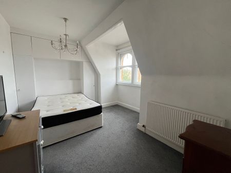 2 bed flat to rent in 2 Queens Park Road, Paignton, TQ4 - Photo 5