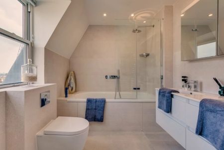 3 Bedroom Apartment - Photo 3