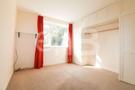 St John Court, Coten End, Warwick, CV34 - Photo 4
