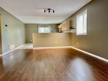 Property For Lease | S9053326 - Photo 4