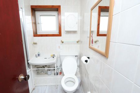 3 bedroom flat to rent - Photo 3