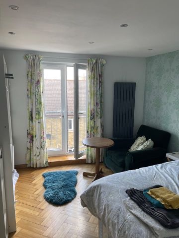 Room in a Shared House, Knoll Road, SW18 - Photo 5