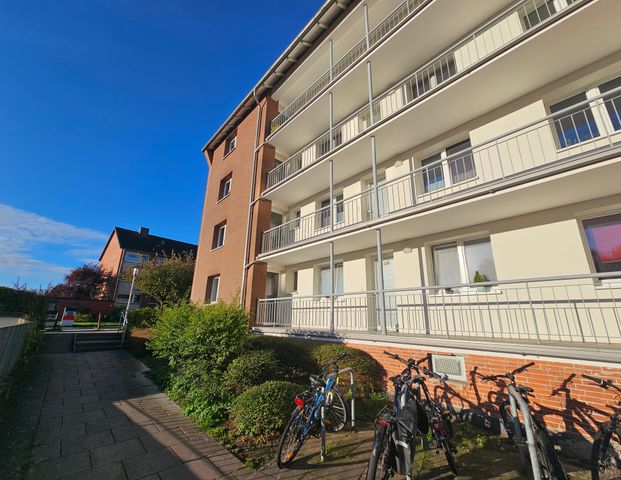 Kleine Balkonwohnung mit Blick ins Grüne! - Foto 1