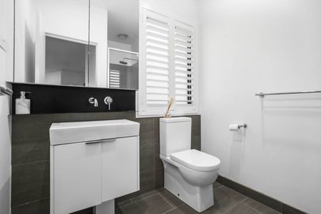 MODERN TOWNHOUSE l BOUTIQUE BLOCK l PERFECT LOCATION - Photo 5