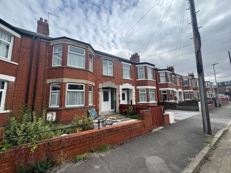 3 bedroom terraced house to rent - Photo 2