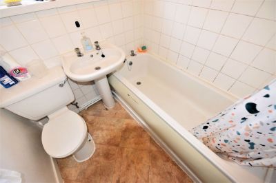 2 bedroom House in Newport Road, Leeds - Photo 5