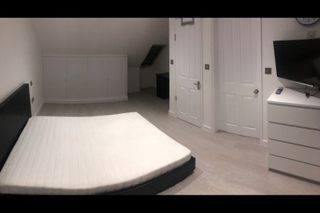 Room in a Shared House, Abbotts Road, CR4 - Photo 2