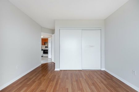 For Lease - 2177 Burnhamthorpe Road Unit# 1810, Mississauga, Ontario - Photo 4