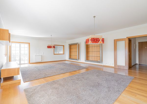4 BEDROOM FLAT IN QUINTA DA BELOURA II - SINTRA