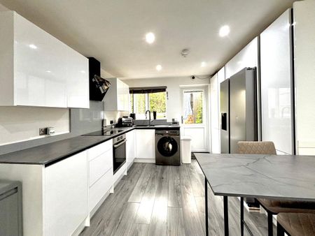 3 bedroom terraced house to rent - Photo 3