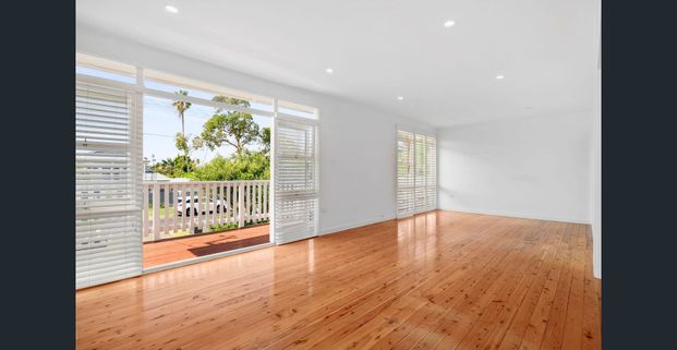 Coastal family home in lakeside position - Photo 1