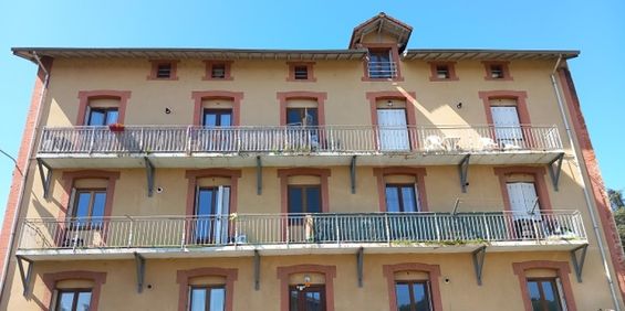 Location Appartement 3 pièces 57m² LE CHAMBON FEUGEROLLES 42500 - Photo 3