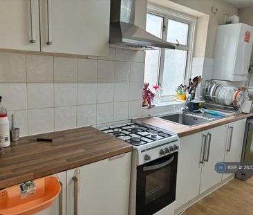 4 bedroom terraced house to rent - Photo 6