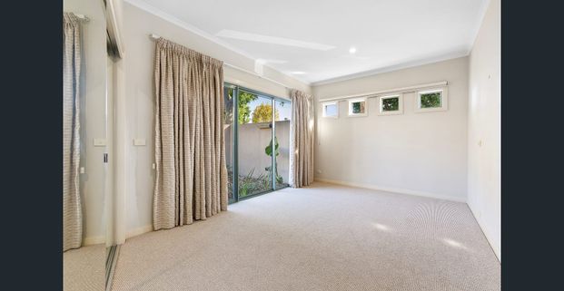 Charming Inner Bayside Retreat - Photo 1