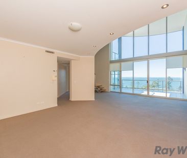 Penthouse Living&mldr; Just Look at Those Views! - Photo 4