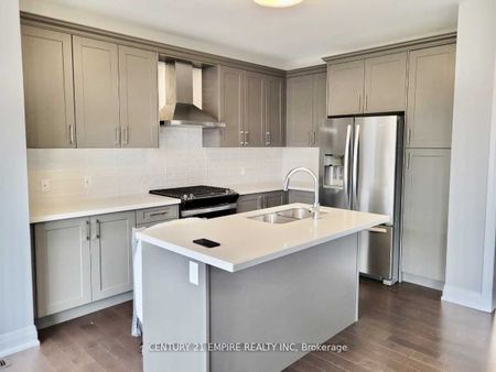 Detached Home For Lease | S8071834 - Photo 2