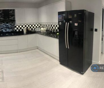 1 bedroom in a house share to rent - Photo 4