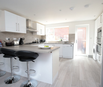 1 bedroom in a house share to rent - Photo 2