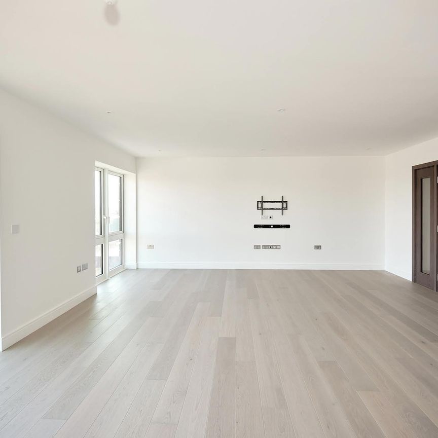 3 Bed Flat, Tierney Lane, W6 - Photo 1