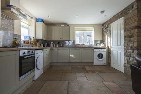 8 Highfields, Huddersfield, HD1 - Photo 5