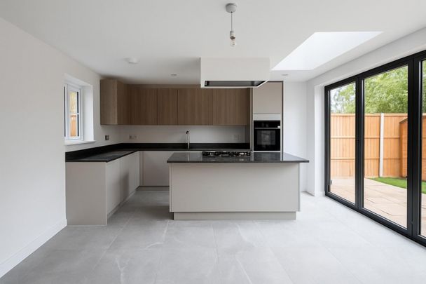 3 bedroom House To Let Total Size: 1045 SQ FT - Photo 1